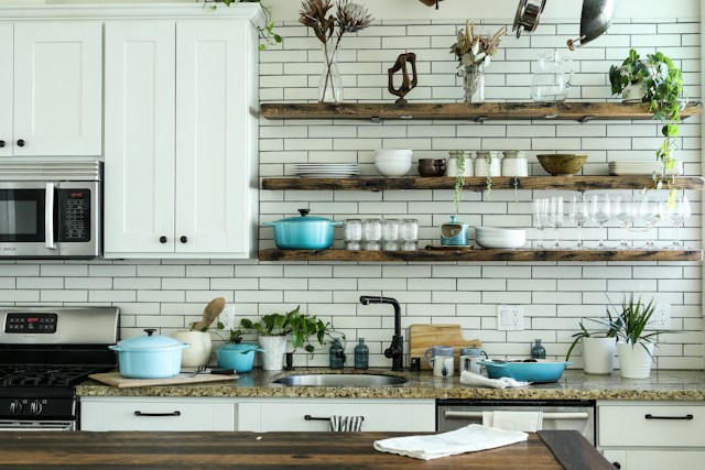 8 Commercial Kitchen Exhaust Concerns for Restaurants Operating in Compact Spaces