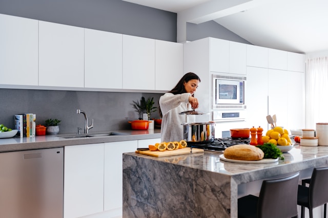 8 Commercial Kitchen Exhaust Features That Matter When Designing a High-Use Kitchen