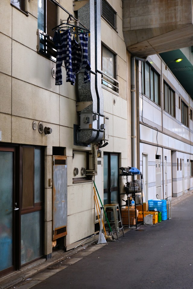 How Should a Commercial Kitchen Exhaust System Be Maintained During a Busy Service Period